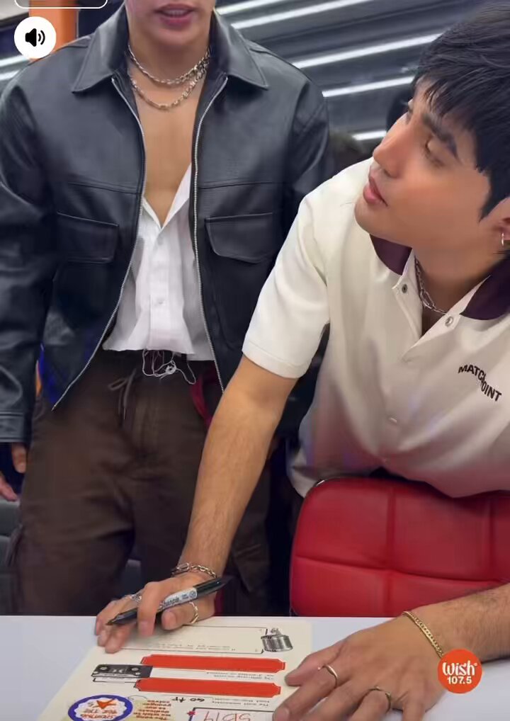 “what haffen vella?” “why you crying again?” HAHAHAHAHAHAHAHHAAHHA AMBOT NIMO STELL 😭😭😭 SB19 FREE CONCERT SA ETON DUNGKA SA BILLBOARD SimulaAtwakas onBBPH SB19 Official #SB19 #SB19SaWOnWishBus