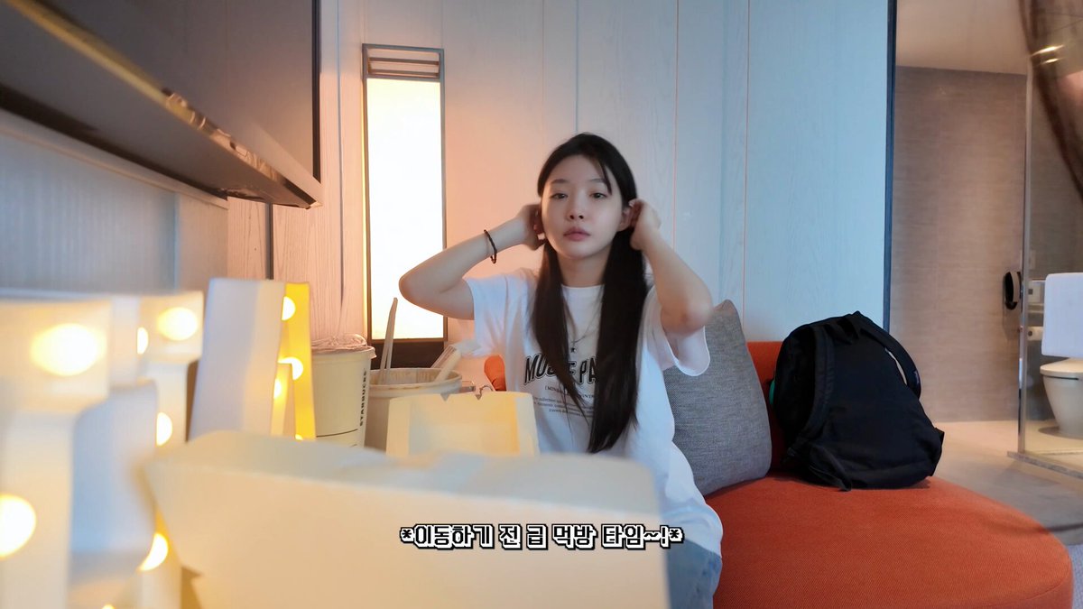 CHUNG HA 청하 | VLOG | 대만 진짜 좋다💜 | 끝없이 나오는 What's in my bag🧳 | 대만 팬사인회 #1 🎬 #CHUNGHA #청하 #MOREVISION #모어비전