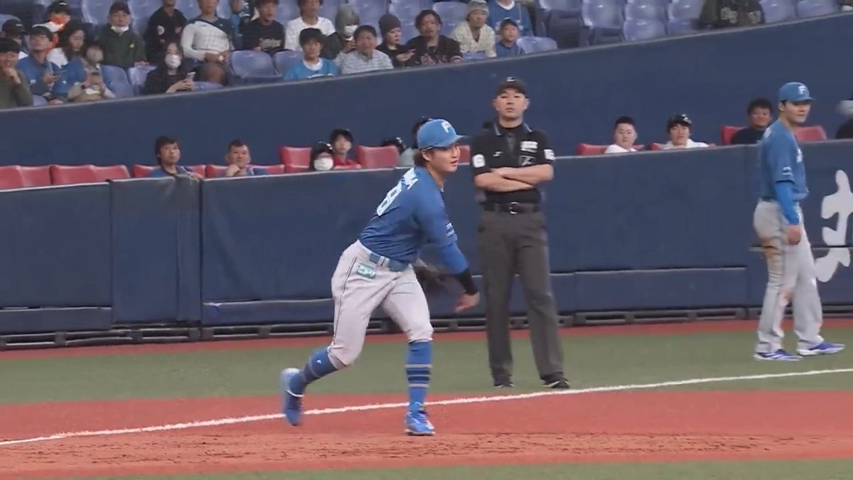 北海道日本ハム #奈良間大己 選手がサードベース付近から投球練習⁉️ #loveFighters 👇ライブ配信はこちら
