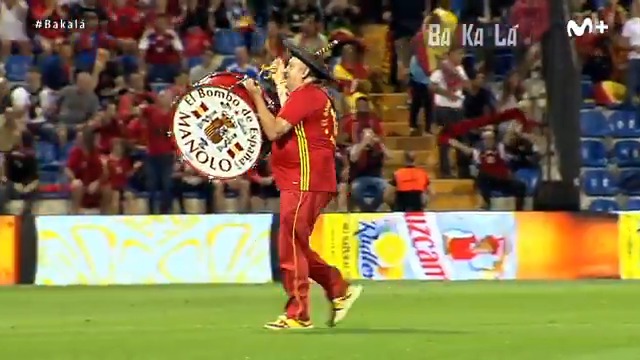 ❤️🥁 El hincha más famoso de España: Manolo ‘el del Bombo’. El homenaje de #Bakalá.