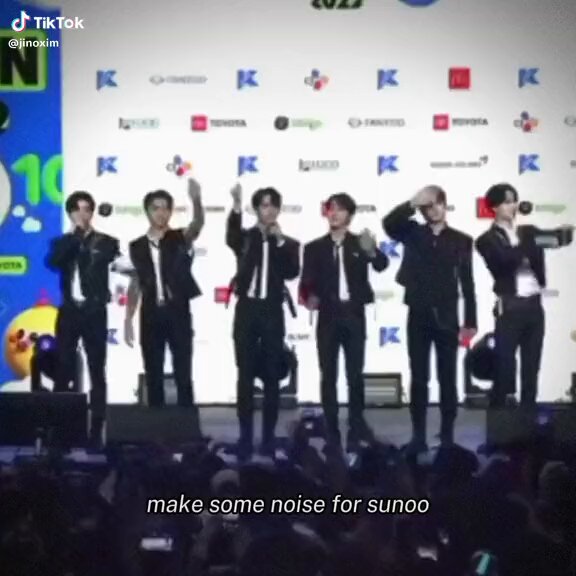 malu ga sih guys kalo bahkan kalian sendiri sebagai 'fans' belum cukup menyuarakan hal² seperti ini? it's not a crime to have a bias, but that doesnt mean you can act like other members dont exist. your bias is still part of enhypen, in case you forgot