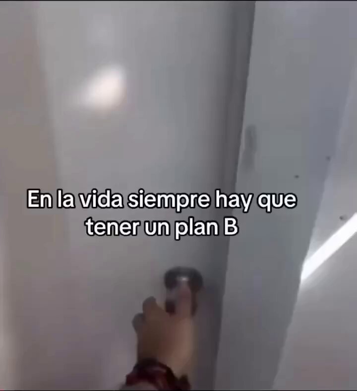 Es la salvada del Dibu a Kolo Muani