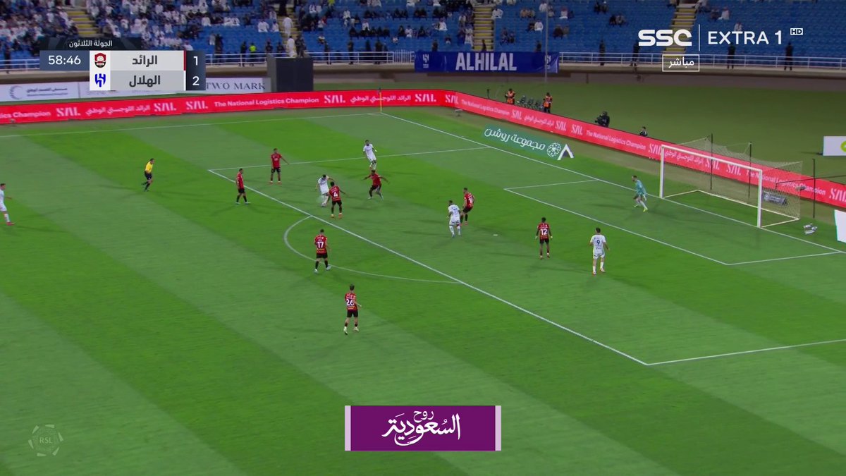 والله ان العيب ان سالم ما يستلم نصف رواتب الأصنام الموقفة في الملعب .. نلعب بطرف واحد ، ويلتزم دفاعيا طرف واحد ، ويسجل الاهداف طرف واحد، ويصنع الاهداف طرف واحد .. الهلال على الله ثم على قدرة الأسطورة سالم في هذه المواقف