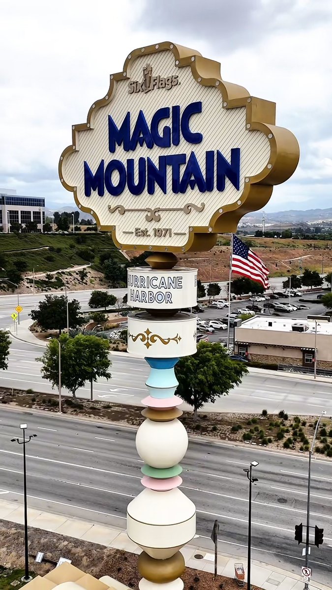 A sign of something epic to come. ✨ The iconic Magic Mountain sign doesn’t just welcome you. It sets the tone for everything that lies ahead, symbolizing new beginnings, unforgettable thrills, and memories waiting to be made. Buckle up. 🎢 #MagicMountain