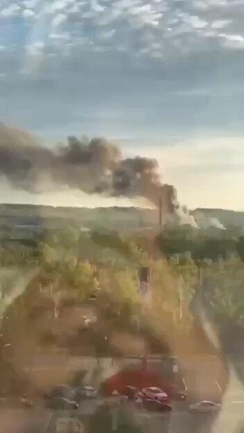 On the night of May 6–7, Ukrainian drones struck deep into Russia. Targeting military and industrial sites: - missile factory in Tula - Russia’s only optical fiber plant in Saransk - strategic airbases in Kaluga and Moscow regions. 1/