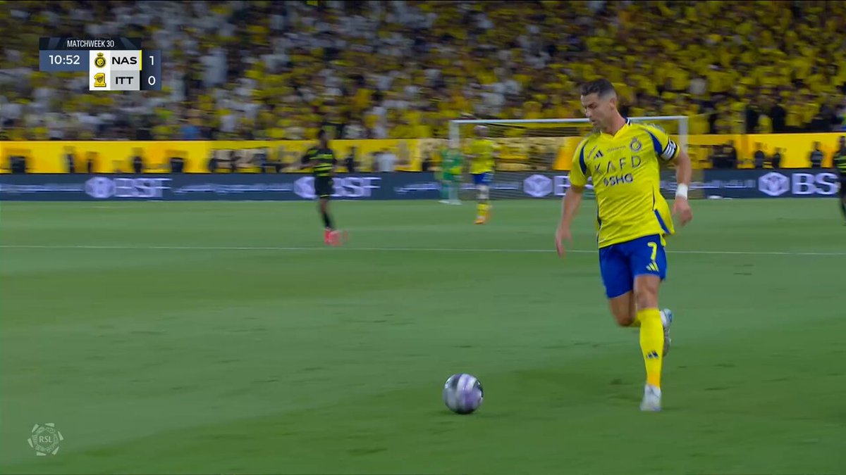 Cristiano Ronaldo attığı bu şuta gülerek tepki verdi.