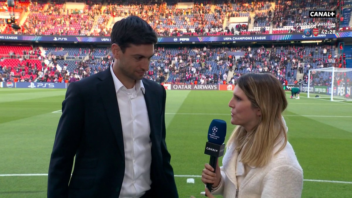 "Être dans les tribunes avec les supporters, c'était une expérience incroyable !" 🤩 Javier Pastore est au Parc des Princes après avoir vécu le match aller dans le parcage parisien à l'Emirates 💎 #PSGARS | #UCL