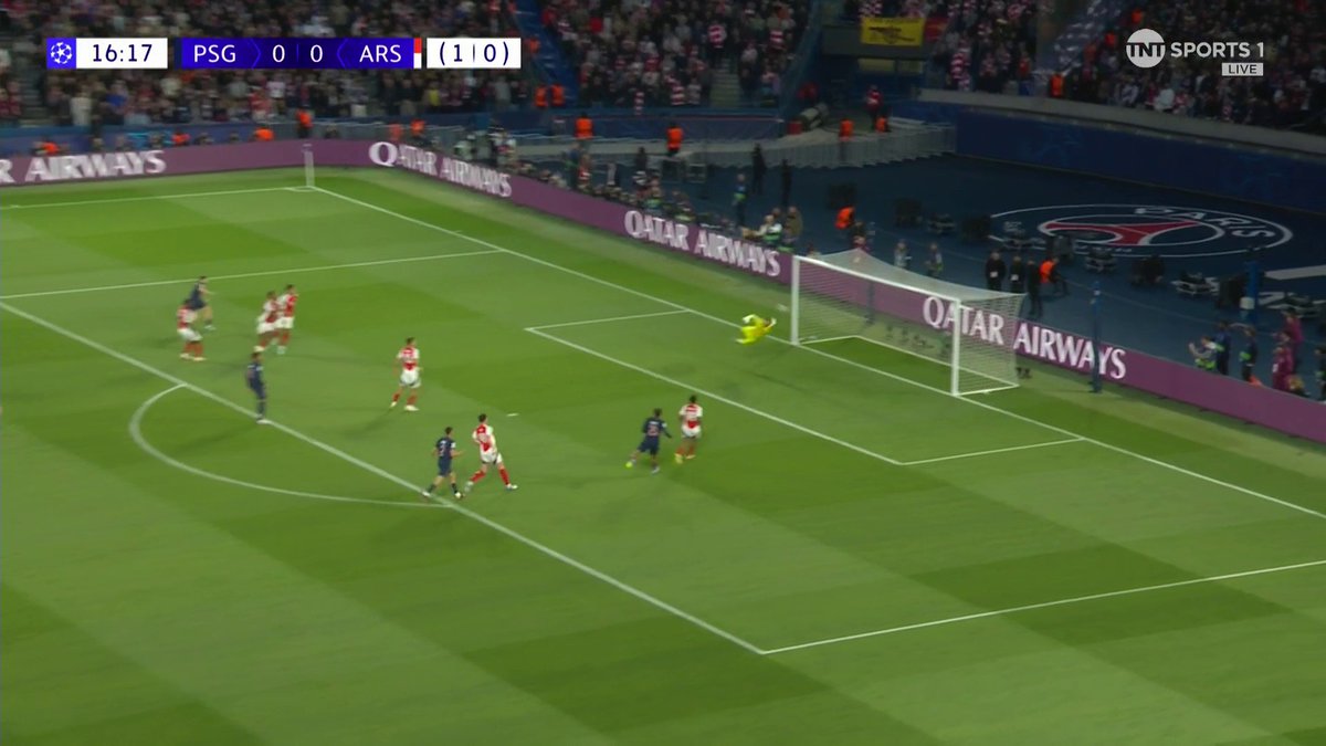 Khvicha Kvaratskhelia hits the post for PSG 💥 Only 17 minutes in and this game is already full of chances 🔥 📺 TNT Sports & discovery+ UK