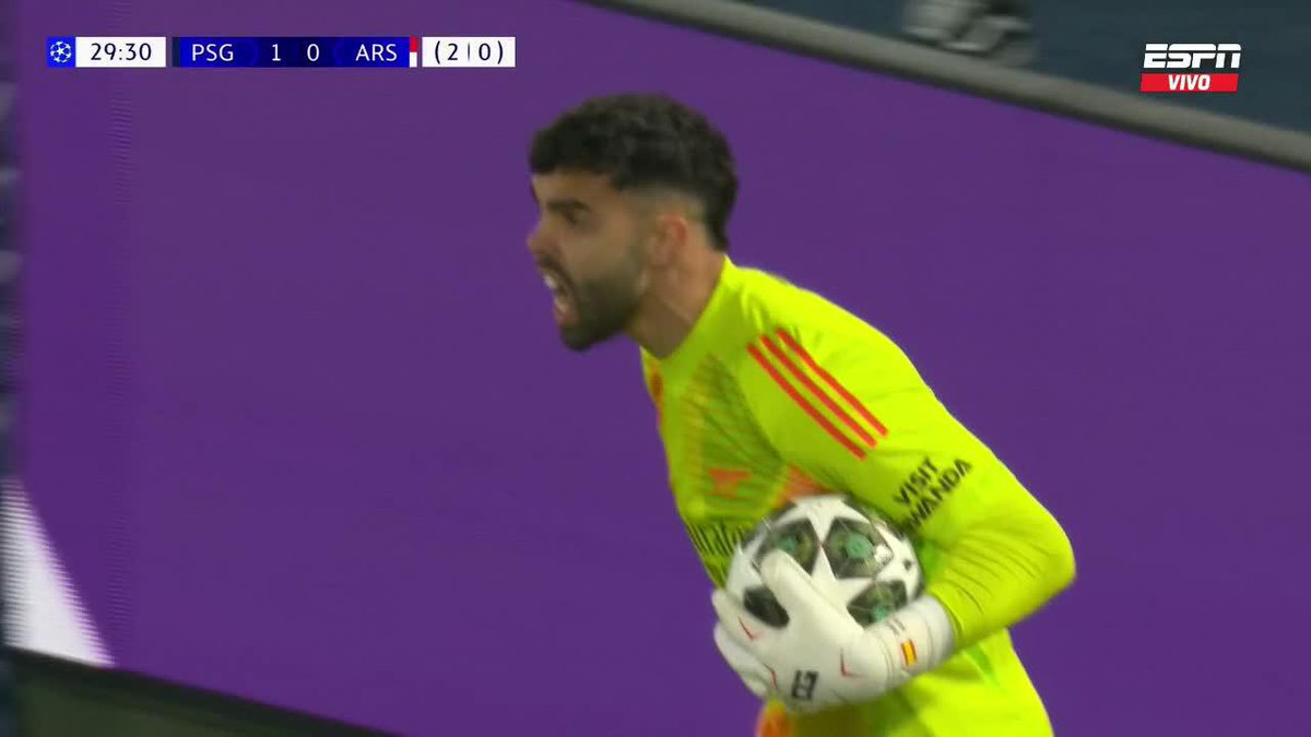 RAYA SALVÓ EL GOL DE BARCOLA PARA AMPLIAR LA SERIE. 📺 Toda la #UCL, por #DisneyPlus