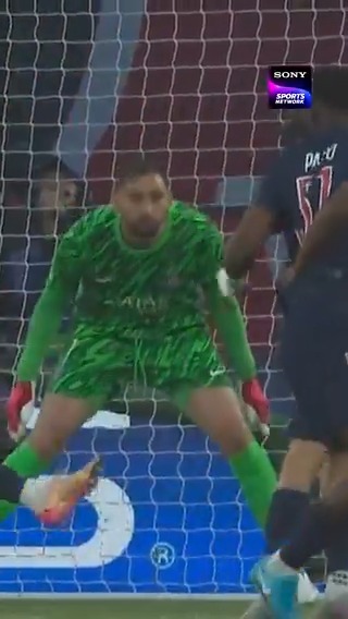Reaction time: 𝐢𝐧𝐡𝐮𝐦𝐚𝐧 💨 Gigio carrying on from where he left off in the 1st leg 🧤 #SonySportsNetwork #ChampionsLeague #UCL