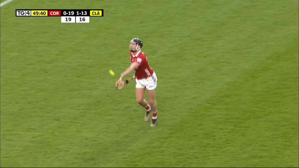 50 nóim #CORvCLA Cork GAA 0-19 Clare Gaa 1-13 A leithéid de sháháil! Mark Sheedy thar barr arís sa cúl!⛔️ A fantastic stop from Sheedy to keep Clare in it! BEO/LIVETG4 AR TG4 📺 #GAABEO O'Neills