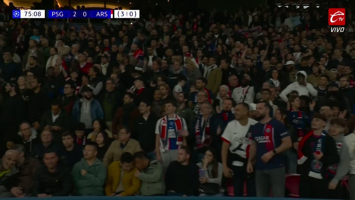 ¡GOOOOOOOOOOOL DEL ARSENAL! 🔴⚪️ Saka descuenta al 76' y mete a los Gunners de nuevo en la pelea. ¿Será el inicio de la remontada? 👀 #PSGARS 2-1 (3-1) | #ChampionsLeague