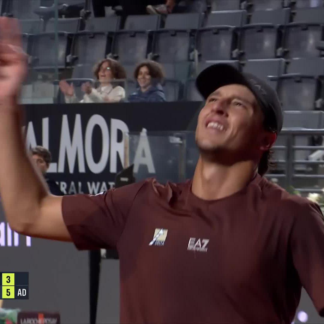 Winning at home ❣️ An emotional Luciano Darderi claims an opening round victory in front of his home fans at #IBI25