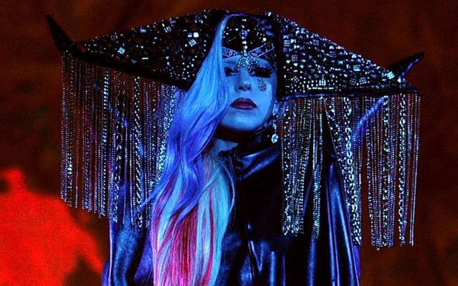 Lady Gaga performing 'The Edge of Glory' on American Idol (2011) ✨
