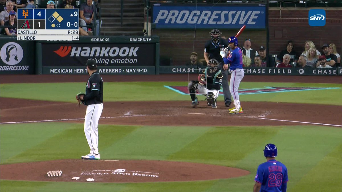 A 2-run double for Francisco Lindor makes it 6-1!