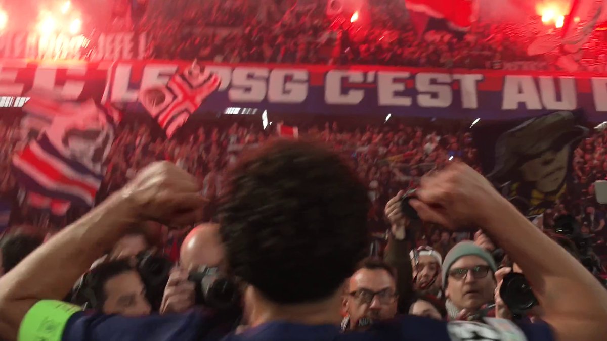 The celebrations between the PSG team and fans after they reached the 2025 Champions League final 🤩 👏