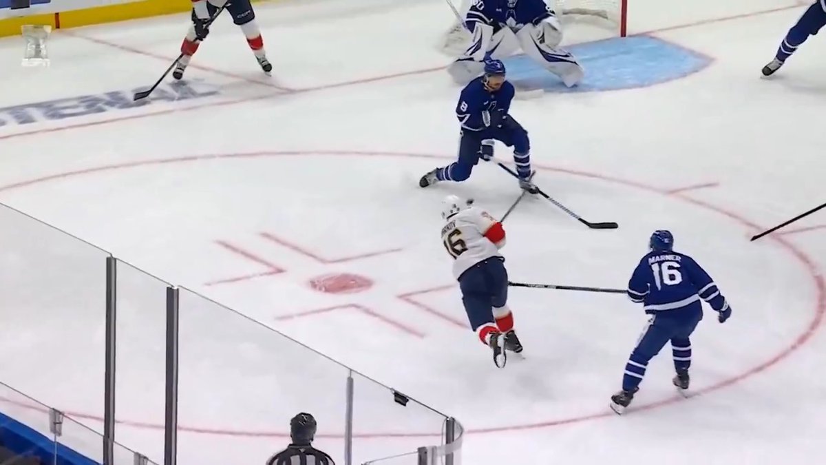 Panthers NUTMEG GOAL 😅🏒