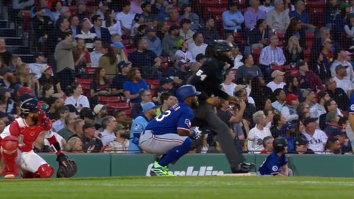 Adolis García BARELY kept this home run fair 😳