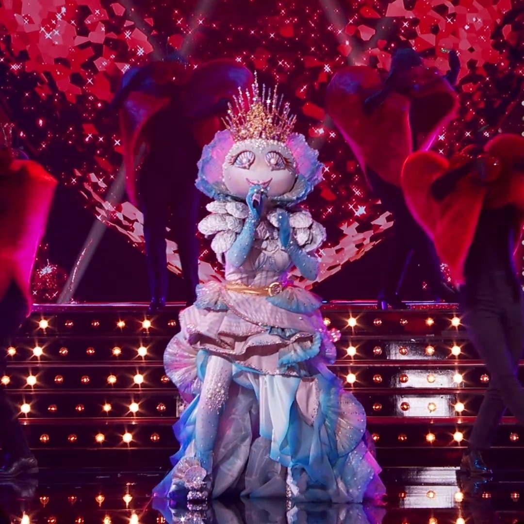 A performance kick-off that'll be too hard to forget, give it up for #PearlMask! 🔥 #TheMaskedSinger
