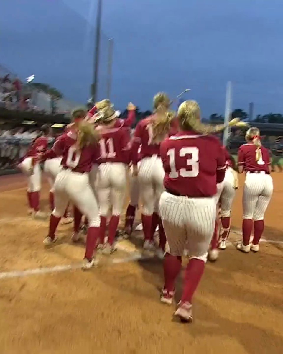 BAMA WASTING NO TIME 🔥 Audrey Vandagriff leads off with a home run to put Alabama Softball on the board!