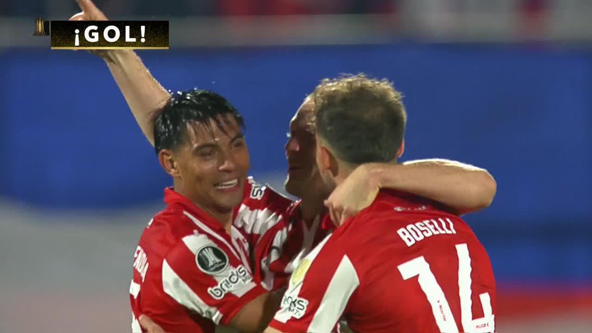 Colo-Colo y Universidad de Chile compitiendo por ser el peor.
