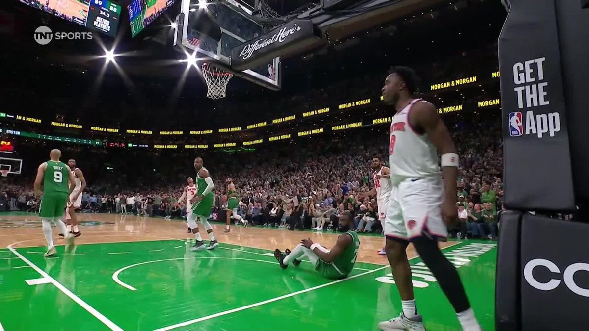 JAYSON TATUM'S DUNK GIVES CELTICS THE LEAD ‼️