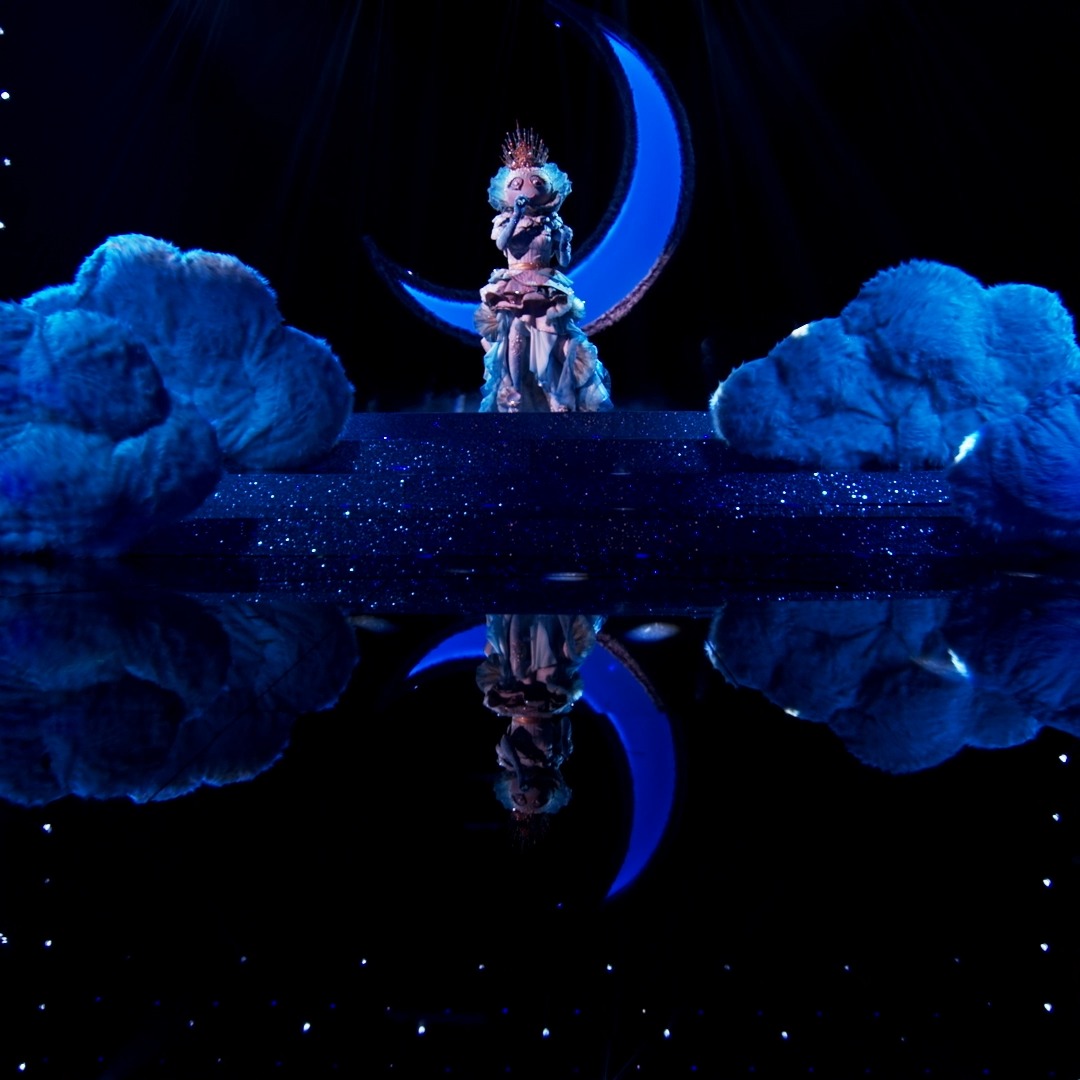 From her first entrance to this final moment, #PearlMask radiated power and poise, through and through! #TheMaskedSinger ✨