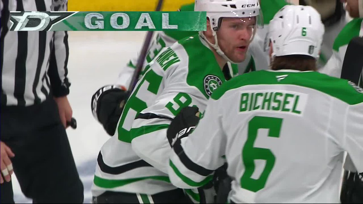 "What a move by the MOOSE, who was loose" 😭 Rantanen TIES it 1-1