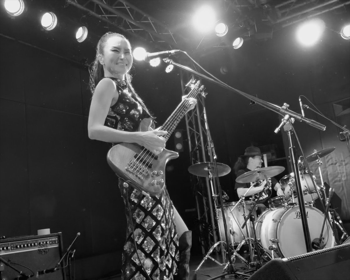 すっかりライブの定番に育ってくれた😌 この曲を歌いながら弾けるのだから もうなんだってできる気がするのです笑 🎵: Kiyoshi - Glorious Days