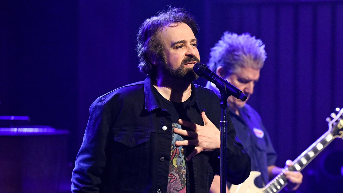 .Counting Crows performs “Spaceman In Tulsa”! Watch the full performance ⬇️ #FallonTonight