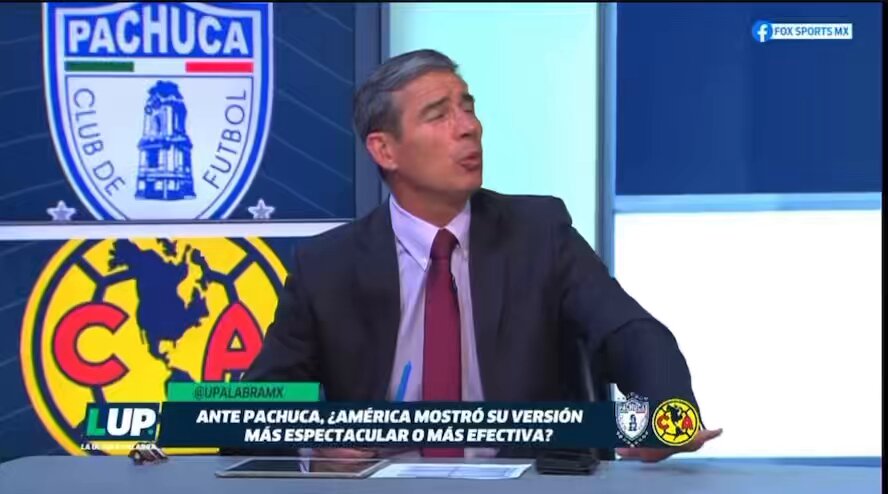 GUS MENDOZA DICIÉNDOLE AL CARA DE GOOFY QUE LAS CHIVAS NO TIENEN IDENTIDAD Y DE PASO LO RASPA CON QUE SU PALADAR LE DA PARA EQUIPOS QUE SI GANAN TÍTULOS. NO COMO SUS CHIVAS. LO HIZO MI3RD4 AL CARA DE GOOFY Y ES UNA GOZADA VER CÓMO LO DEJAN COMO PNDJ0 JAJAJAAJAJAJAJAJA