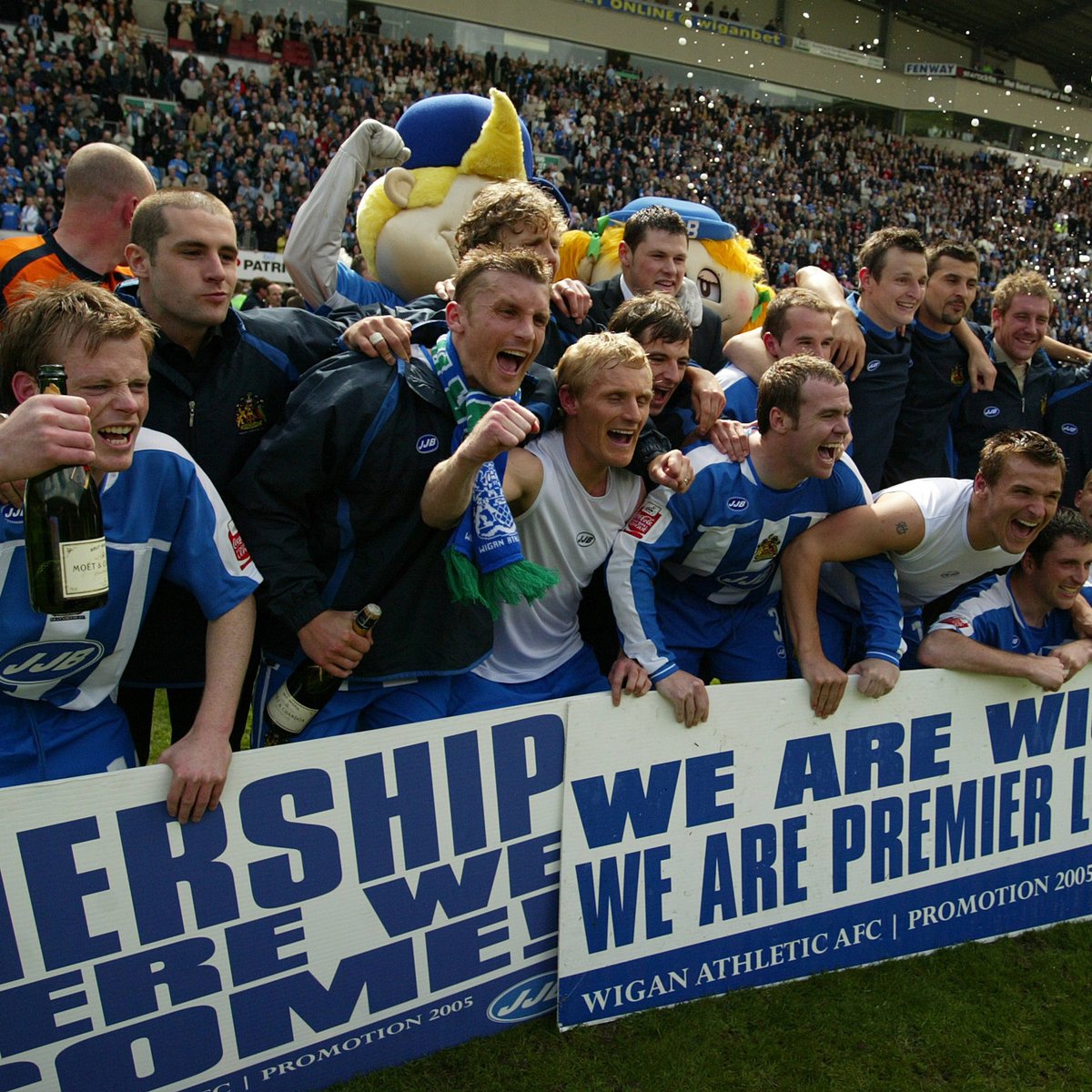 Promotion to the Premier League, #OnThisDay in 2005! ⬆️ 💙 #wafc 🔵⚪️