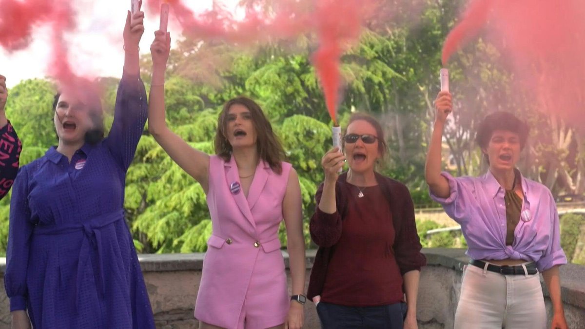 🇻🇦 VIDEO: As the conclave begins in the Vatican, a group of women protest by releasing pink smoke to demand a greater role for women in the Catholic Church.