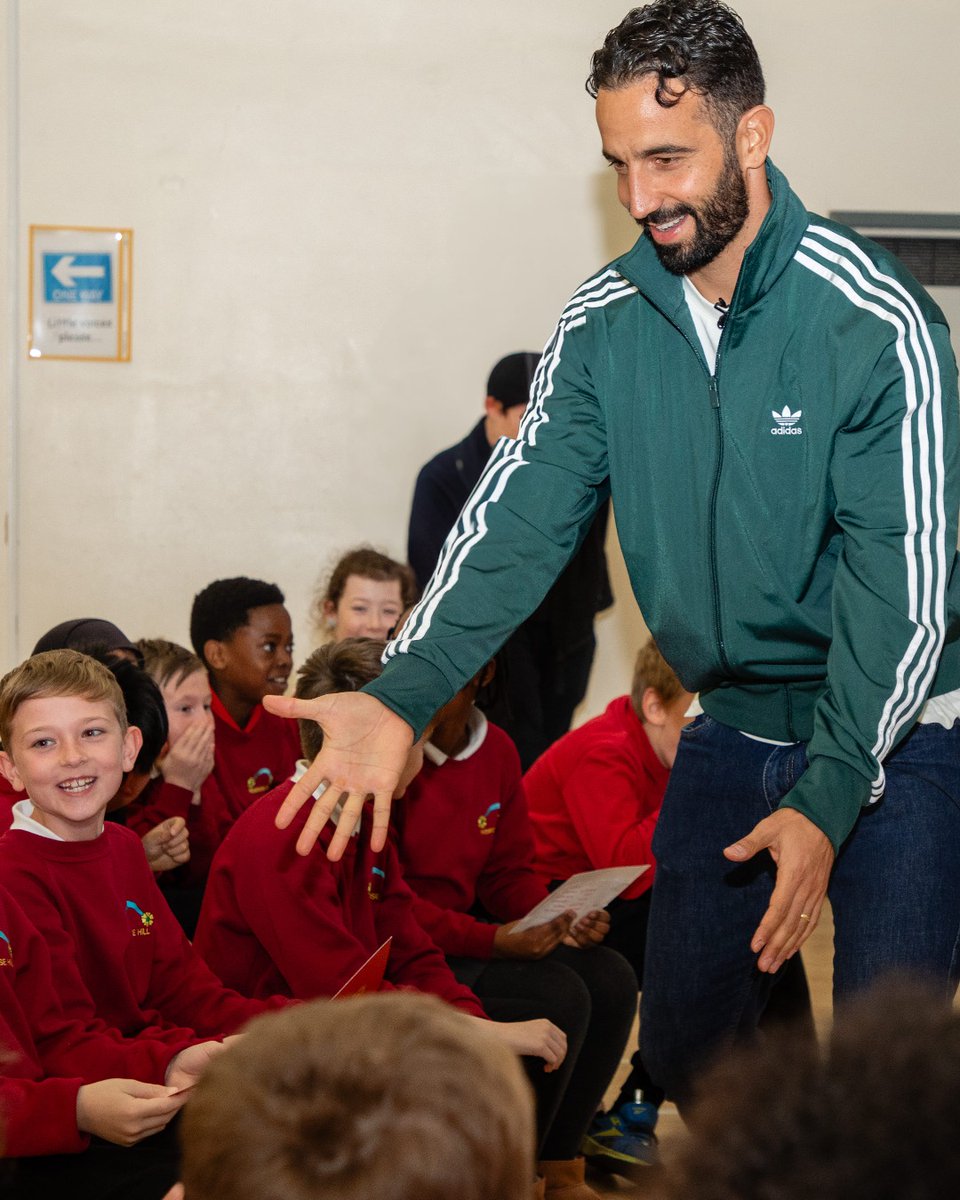 ๐ฌ "The Portuguese Magnifico #RubenAmorim came to our school!" ๐คฉ Before the start of his #EuropaLeague journey with Manchester United last year, the Reds' head coach Ruben Amorim received a special Manchester welcome from our pupils PrimroseHill โค๏ธ #Amorim | #UEL | UEFA Europa League