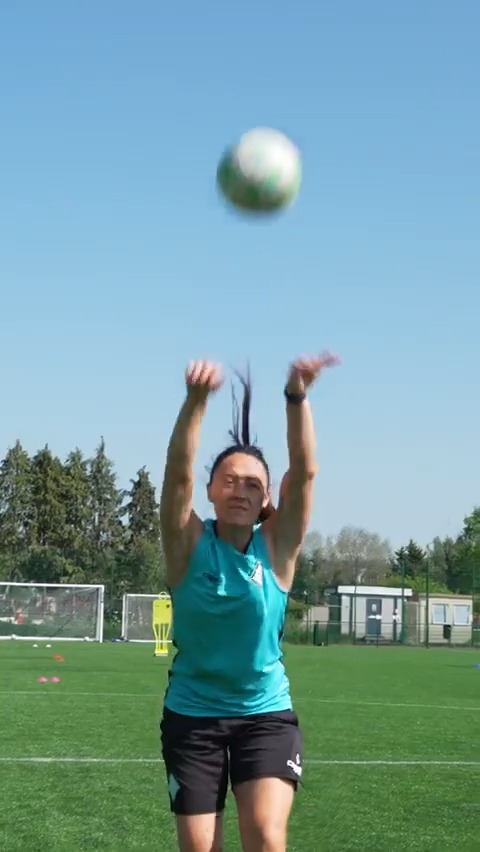 Megan Campbell of the London City Lionesses has set a new record for the longest football throw in (female) at 37.55 metres (123 ft 2 in) 😮