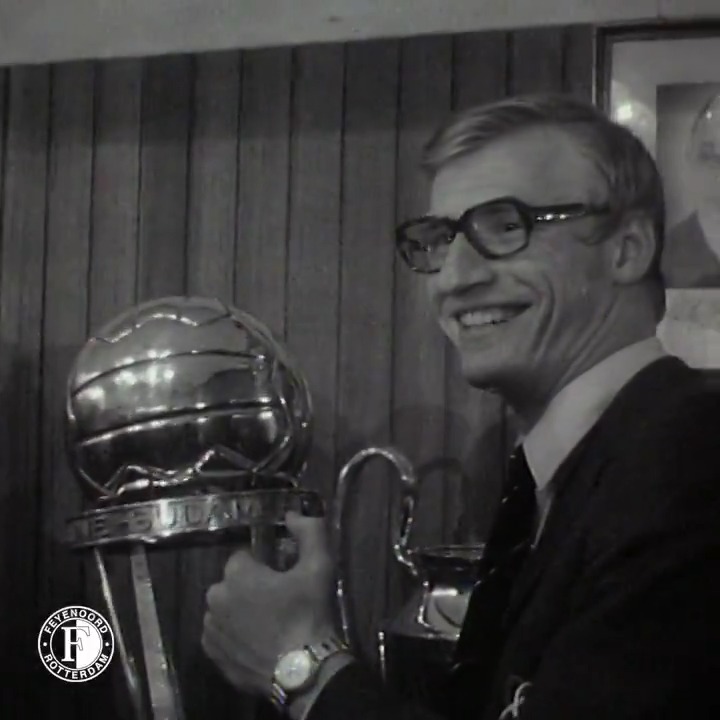 ‘Luister eens: ik heb de Europacup gewonnen, de Wereldbeker, UEFA Cup en twee landstitels. Wat wil je nog meer?’ - 𝙅𝙤𝙤𝙥 𝙫𝙖𝙣 𝘿𝙖𝙚𝙡𝙚