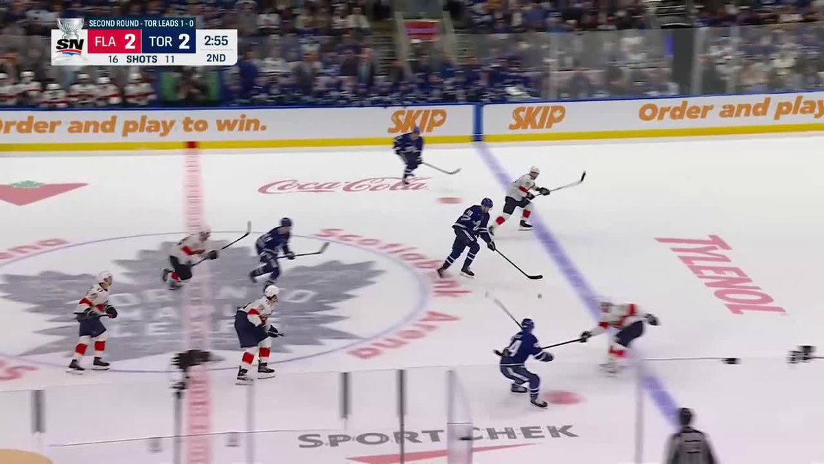 Tie Domi had no reaction to Max's goal that gave the Leafs the lead 😂😐
