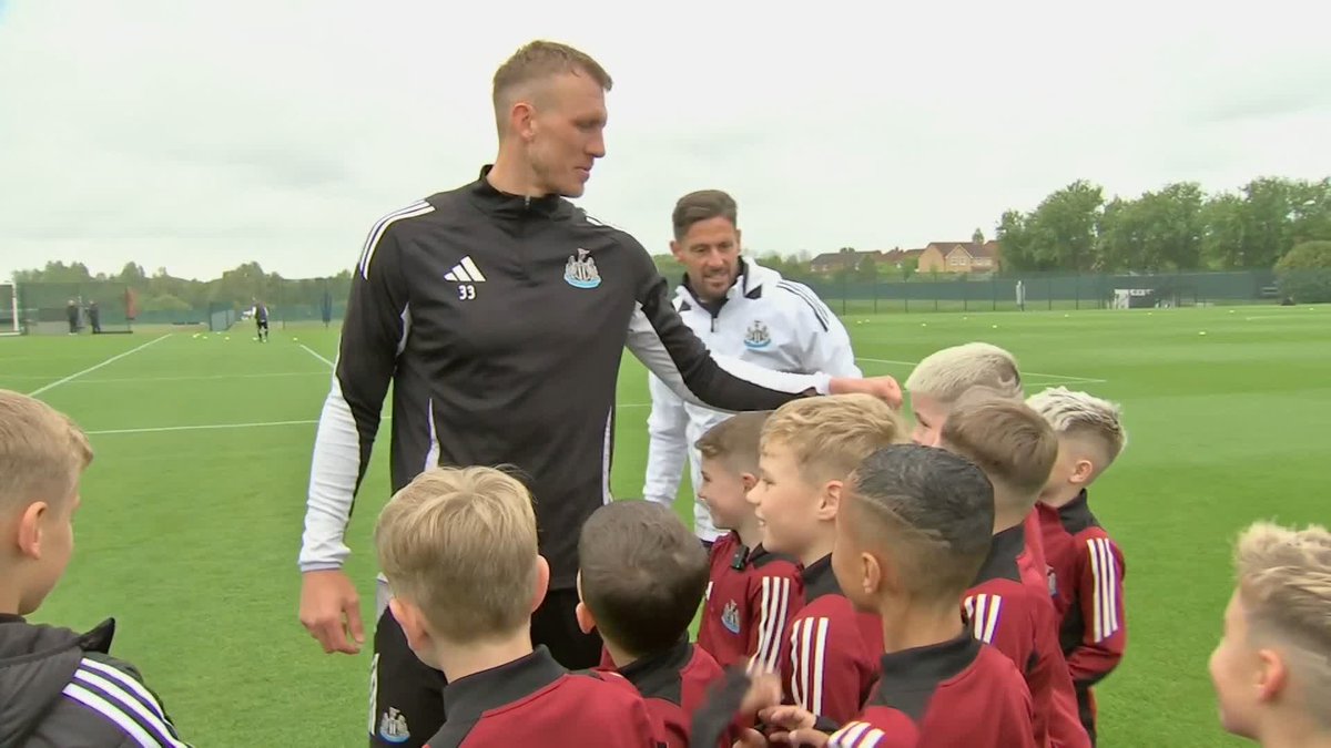 🗣️ "Dan Burn!" 🗣️ "Dan Burn!" Newcastle's U8's team meet the first team players at training! 🫶