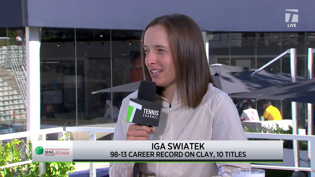 "I'm eating a lot of pasta anyways so I can't do too much with the carbs" 😅 Iga Swiatek says she's taking it easy on the tiramisu until AFTER the #IBI25