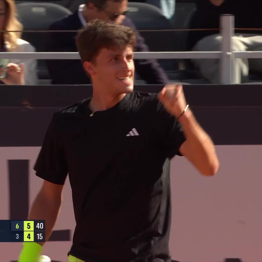 Nardi wins the all-Italian tussle 🇮🇹 He takes out Cobolli 6-3 6-4 for a maiden Top 50 win on clay! #IBI25