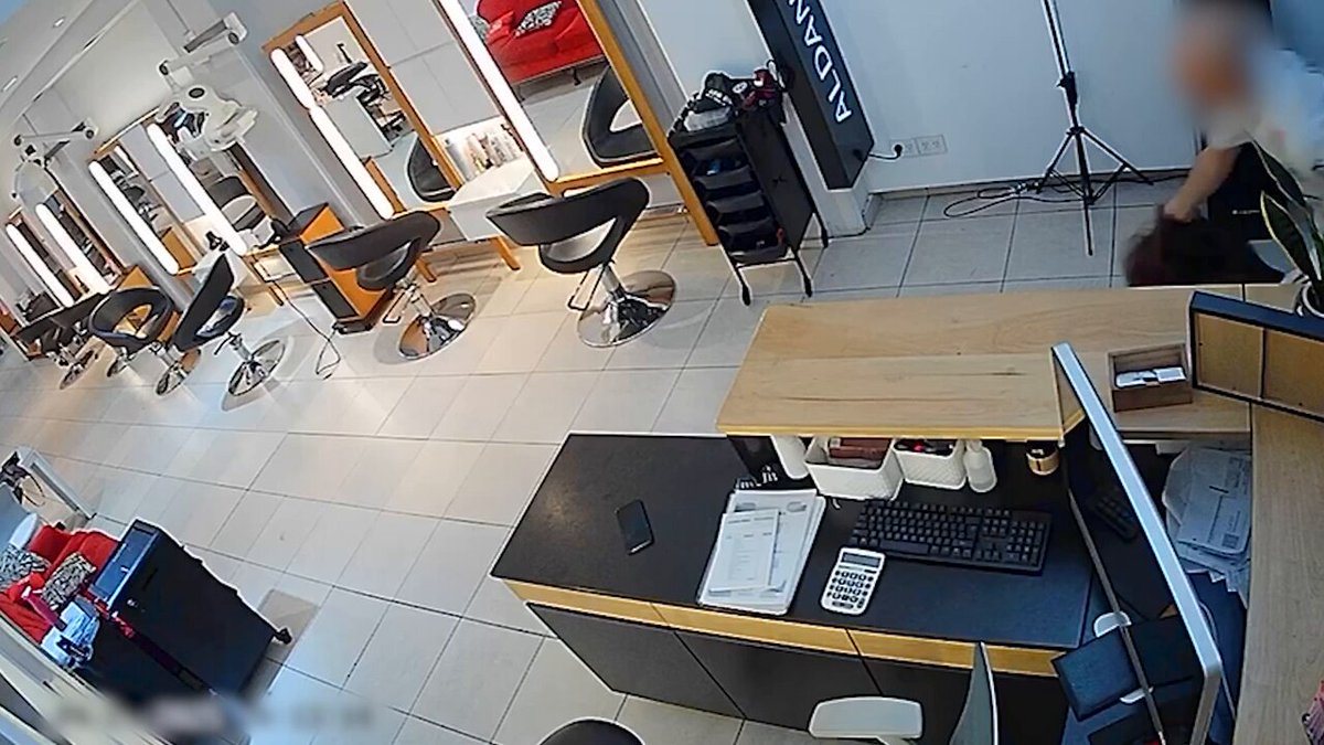 🚨 "EL TARANTULA": ASÍ ROBABA EL LADRÓN QUE TENÍA 14 ANTECEDENTES - Juan Pablo Majo robaba locales que siempre estaban atendido por mujeres - En el último robo, agarró del pelo y arrastró a la empleada de una peluquería 📍 Palermo