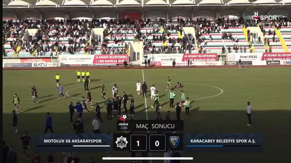 Maç sonunda Karacabey Belediyesporlu futbolcular, Aksaray takımın futbolcuları ve yöneticileri tarafından saldırıya uğradı.