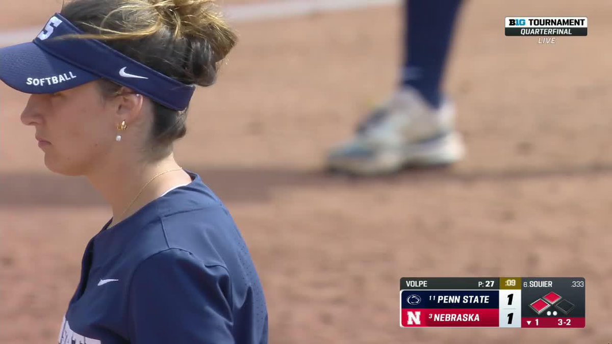 SQUIER CLEARS THE BASES. 3-1, Big Red. 💪