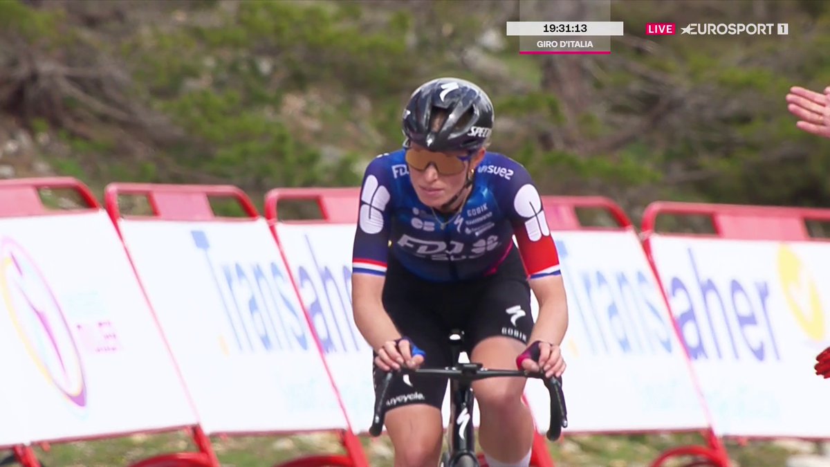 Demi Vollering (FDJ-Suez) montre les muscles et prend les commandes de la Vuelta Femenina en remportant le 5e étape ! 👑 #LesRP