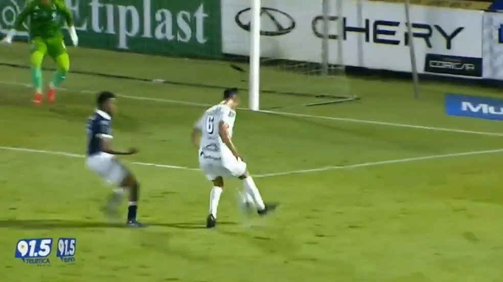 Ese segundo gol ¡Tremenda pecheada de Cartaguito!