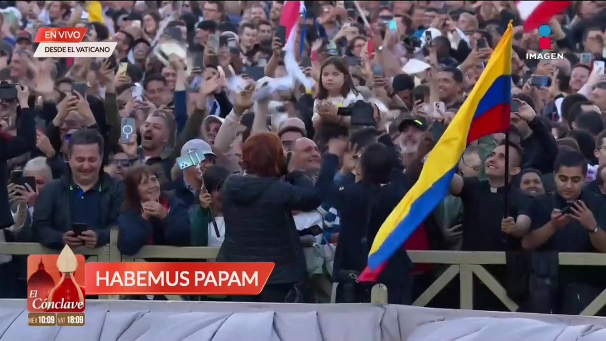 #HabemusPapam: sale humo blanco desde la chimenea de la Capilla Sixtina en la cuarta votación del #Cónclave2025.