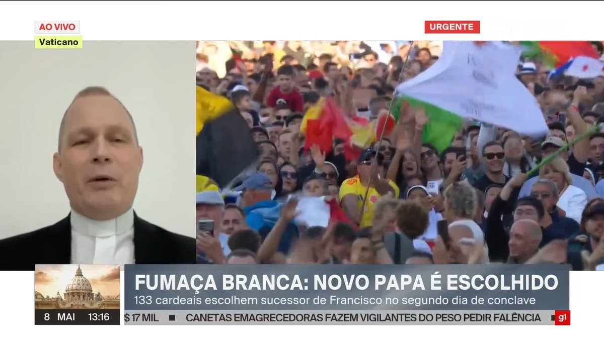 🚨VEJA: A reação da multidão que estava na praça São Pedro (Vaticano) ao ver a fumaça branca anunciando que um novo papa foi escolhido no conclave.