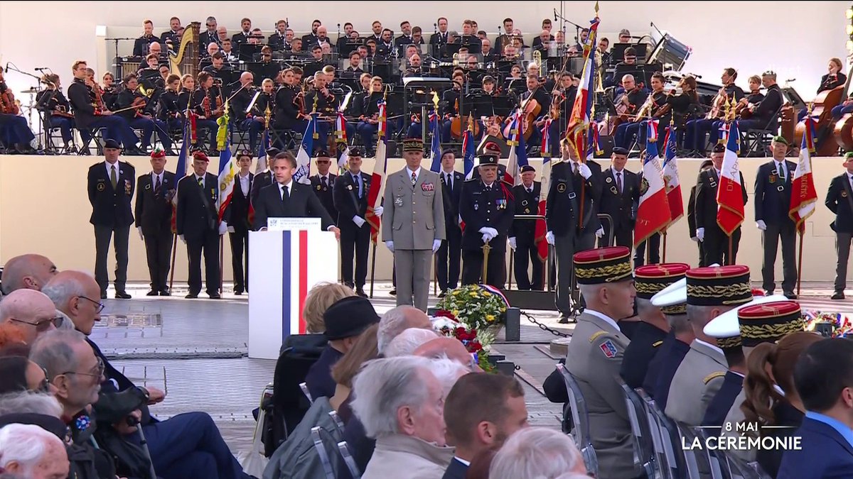 🔴🗣️ DIRECT : "Nous n'aurons jamais fini de nous battre pour la paix [...] et de défendre notre indépendance, notre liberté et une Europe plus forte", conclut Emmanuel Macron dans son discours de commémoration de la victoire du 8 mai 1945. #8Mai