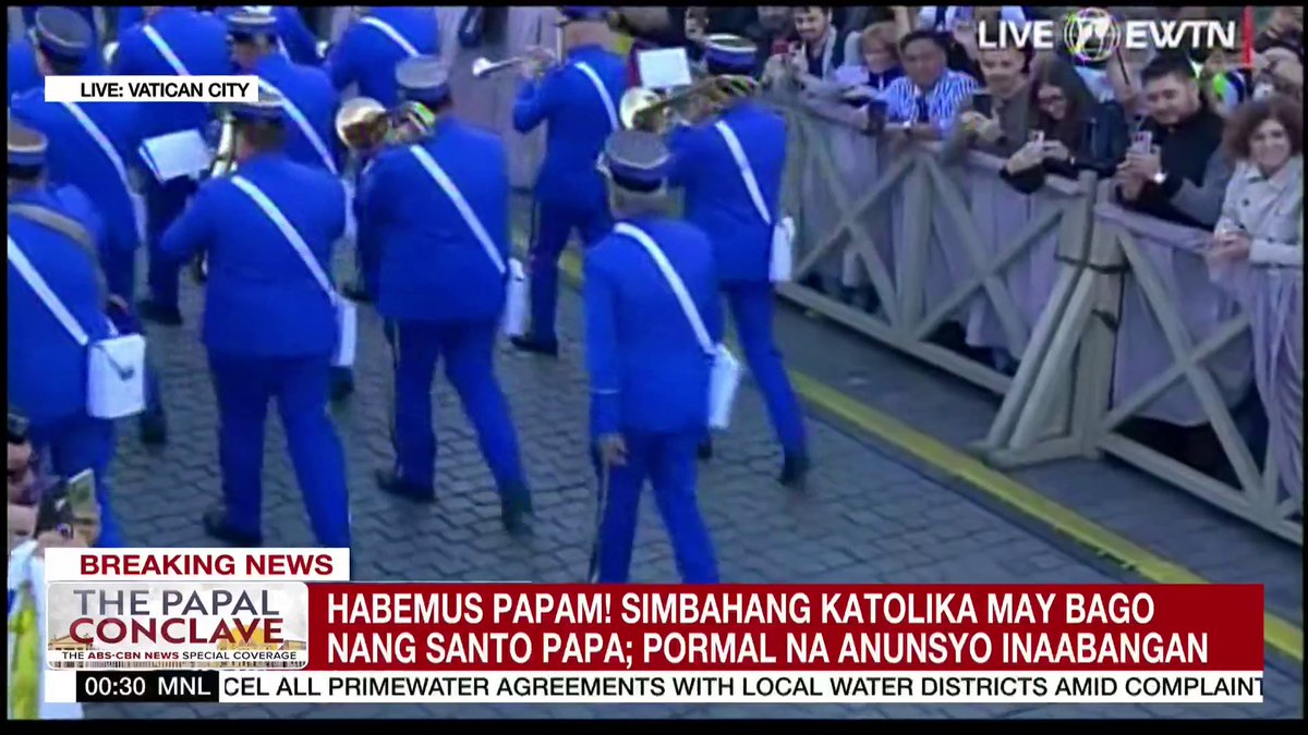 The Pontifical Swiss Guards with the brass band have started assembling in front of the Saint Peter's Basilica awaiting the announcement and the first appearance of the newly-elected pope. #Conclave2025