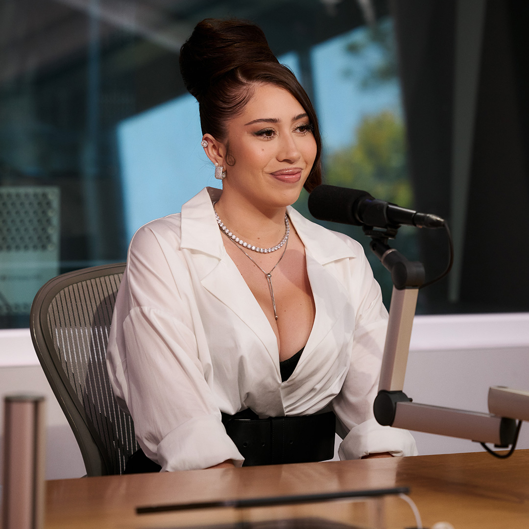 .KALI UCHIS and Zane Lowe talk Sincerely, and the challenging, yet healing, process of making emotional music. Watch the full interview here: